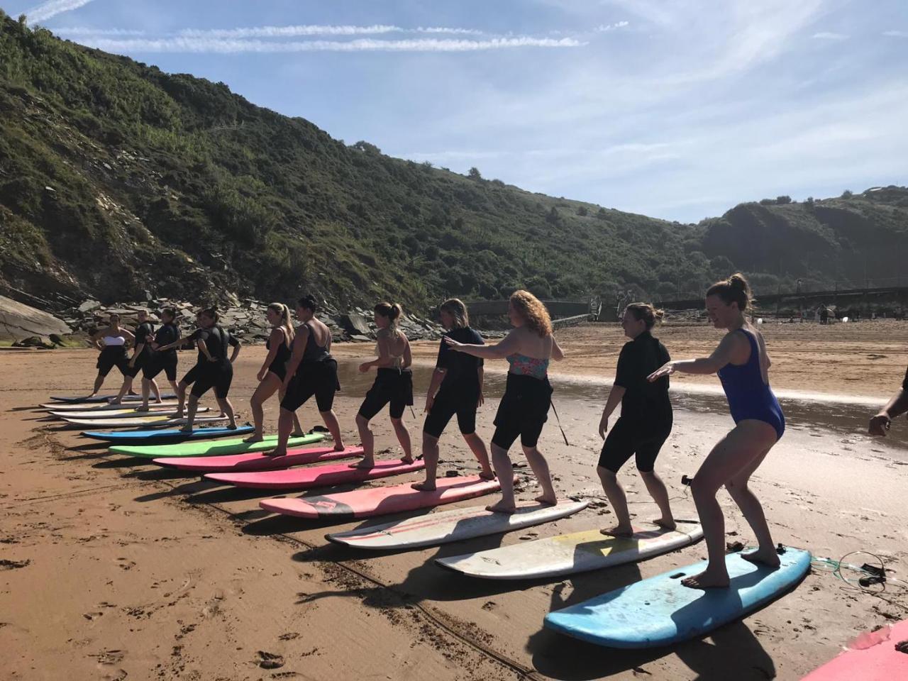 Surf Camp San Sebastian Partyhostel Aia Dış mekan fotoğraf